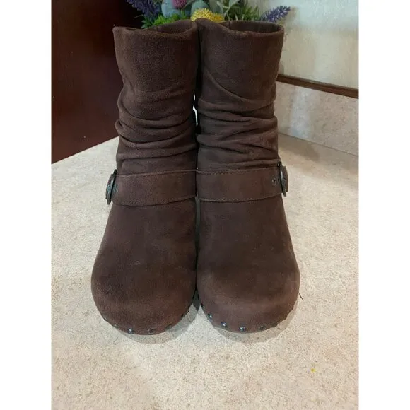 Dansko Brown Suede Ankle Boots With Studded Details &amp; Buckle Accent Size 38