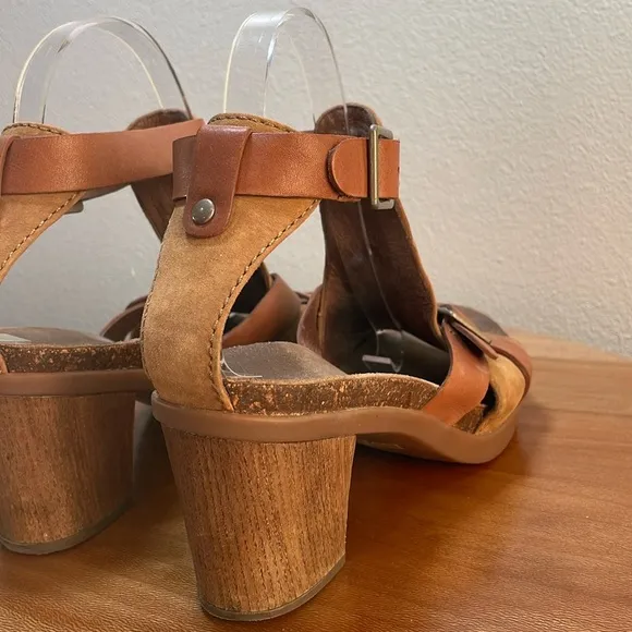 Dansko Dominique T Strap Brown Leather Heel Sandals Ankle Buckle Women's Size 39