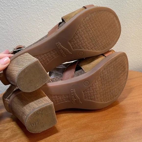 Dansko Dominique T Strap Brown Leather Heel Sandals Ankle Buckle Women's Size 39