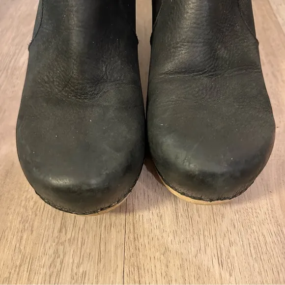 Dansko Maria Nubuck Leather Distressed Black Ankle Boots Faux Wooden Heel Zip Up