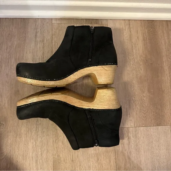 Dansko Maria Nubuck Leather Distressed Black Ankle Boots Faux Wooden Heel Zip Up