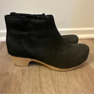 Dansko Maria Nubuck Leather Distressed Black Ankle Boots Faux Wooden Heel Zip Up