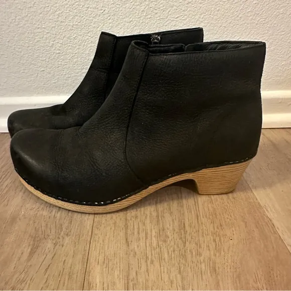 Dansko Maria Nubuck Leather Distressed Black Ankle Boots Faux Wooden Heel Zip Up