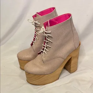 Deandri Women's Beige Platform Ankle Boots 7.5 Wood Heel