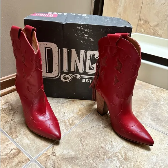 Dingo Lady’s Night Red Leather w/ Fringe Heeled Boots NWOT