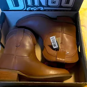 Dingo Western Boots Womens 7&quot; Pull On #Seguaro Snip Bootie DI825 Size  7M &amp; 9.5M