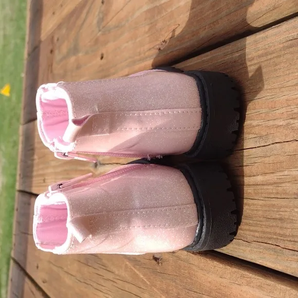 Disney Jr. Minnie Pink Glittery Chelsea Boots with Minnie Faces Size 7