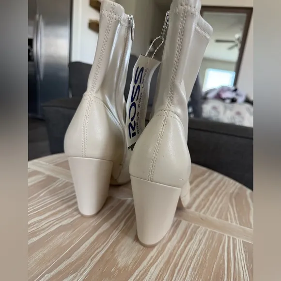 Dolce Vita|Boho Ivory Pointy tall Ankle Boots,Nello fashion boot•••NWT,Size 11