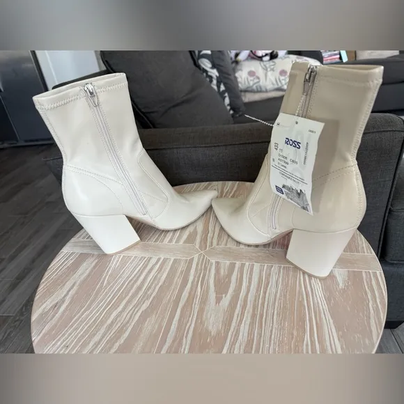 Dolce Vita|Boho Ivory Pointy tall Ankle Boots,Nello fashion boot•••NWT,Size 11