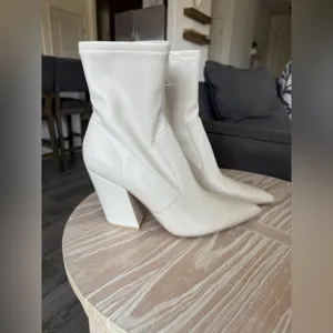 Dolce Vita|Boho Ivory Pointy tall Ankle Boots,Nello fashion boot•••NWT,Size 11