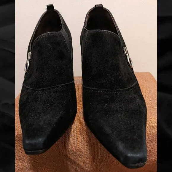 Donald J Pliner Suede Zip Booties Narrow Snip Toe Louis Heel EUC