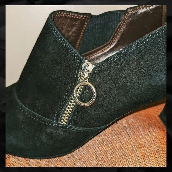 Donald J Pliner Suede Zip Booties Narrow Snip Toe Louis Heel EUC