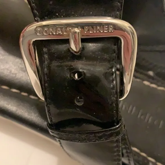 Donald Pliner black patent leather thong sandal flip flop in size 8