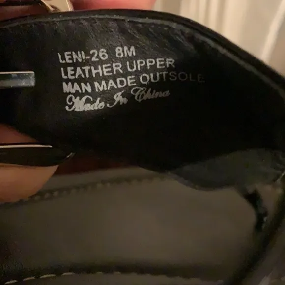 Donald Pliner black patent leather thong sandal flip flop in size 8