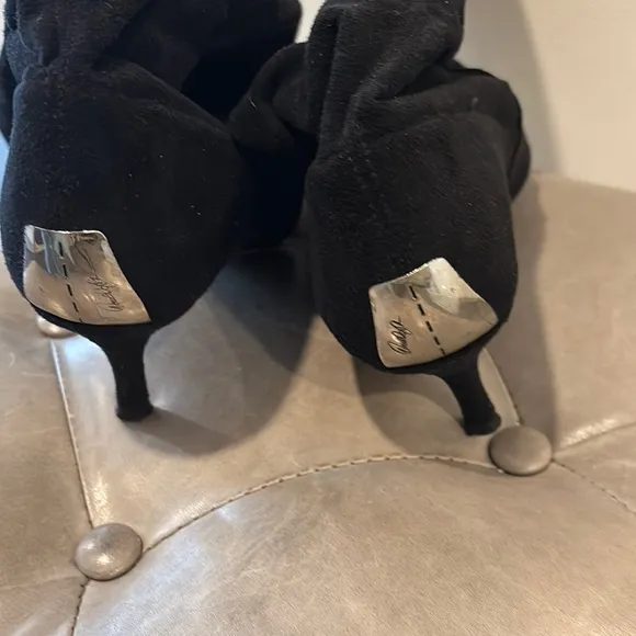 Donald Pliner Elegant Black Pointy Toe Knee-High Stretch Suede Boots Sz 7.5