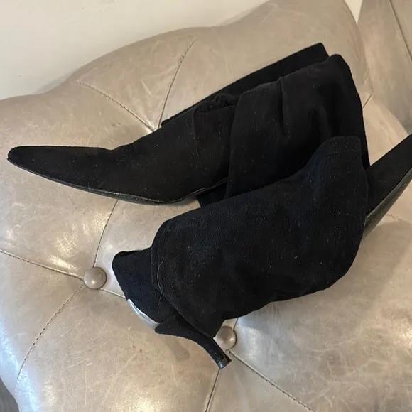 Donald Pliner Elegant Black Pointy Toe Knee-High Stretch Suede Boots Sz 7.5