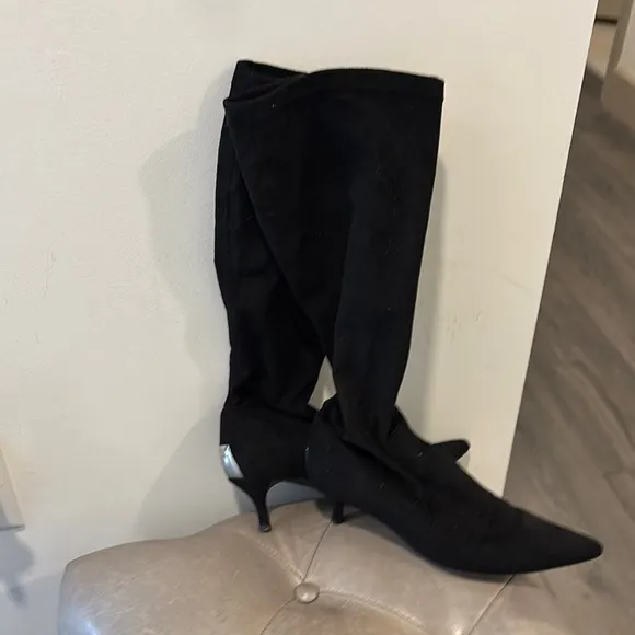 Donald Pliner Elegant Black Pointy Toe Knee-High Stretch Suede Boots Sz 7.5
