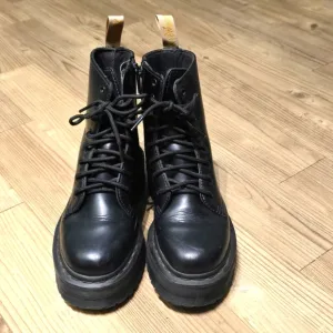 Dr. Marten V Jadon II Mono Platform Black Vegan Tie And Zip Boots Sz 7 US/38 EU