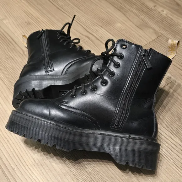 Dr. Marten V Jadon II Mono Platform Black Vegan Tie And Zip Boots Sz 7 US/38 EU