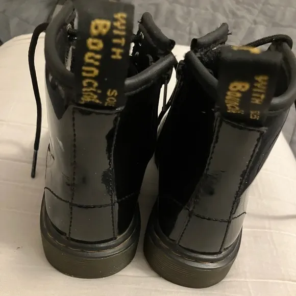 Dr Martens black JUNIOR 1460 PATENT LEATHER LACE UP BOOTS Az 9 $75