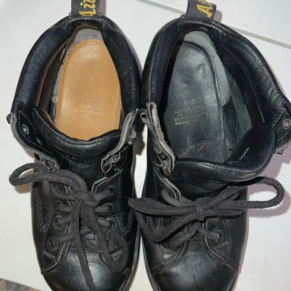 Dr. Martens black leather Grizzly lace up vintage 90s Y2K size 7