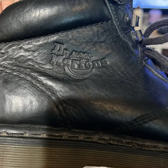 Dr. Martens black leather Grizzly lace up vintage 90s Y2K size 7