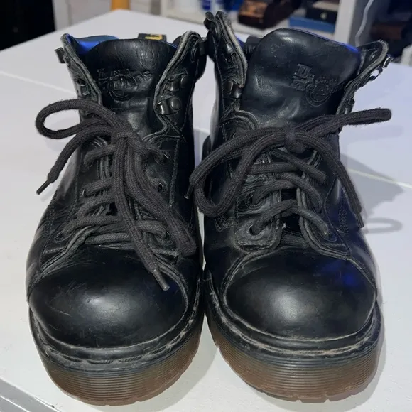 Dr. Martens black leather Grizzly lace up vintage 90s Y2K size 7