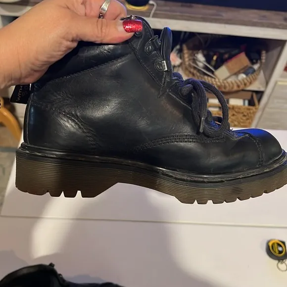 Dr. Martens black leather Grizzly lace up vintage 90s Y2K size 7