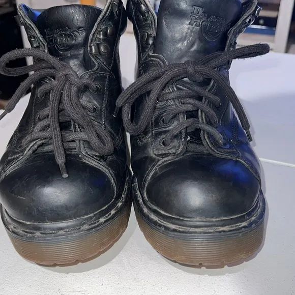 Dr. Martens black leather Grizzly lace up vintage 90s Y2K size 7