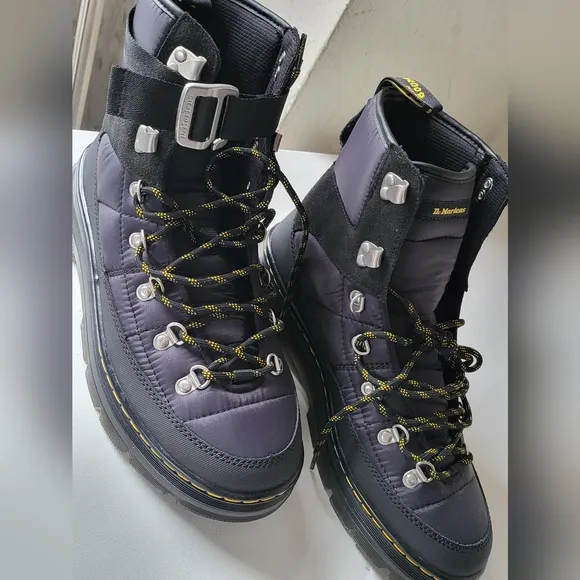 Dr. MARTEN’S COMBS TECH QUILTED BOOTS men  sz-10 nwt box
