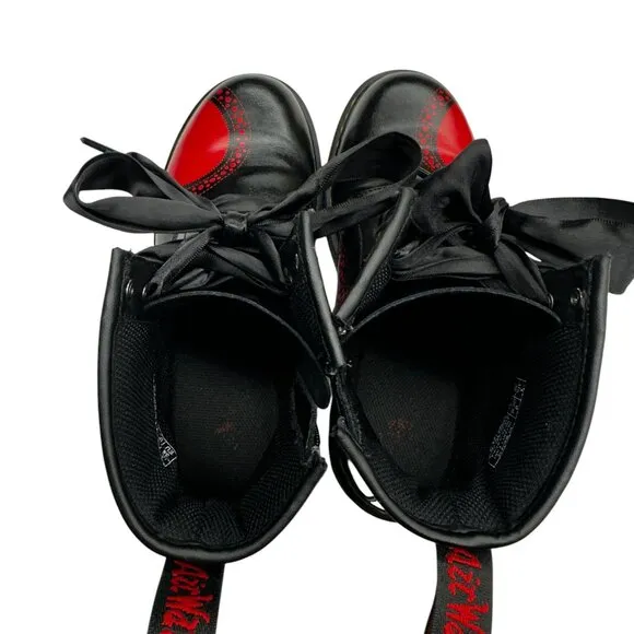 Dr Martens Delaney Heart Boots (6 Youth)