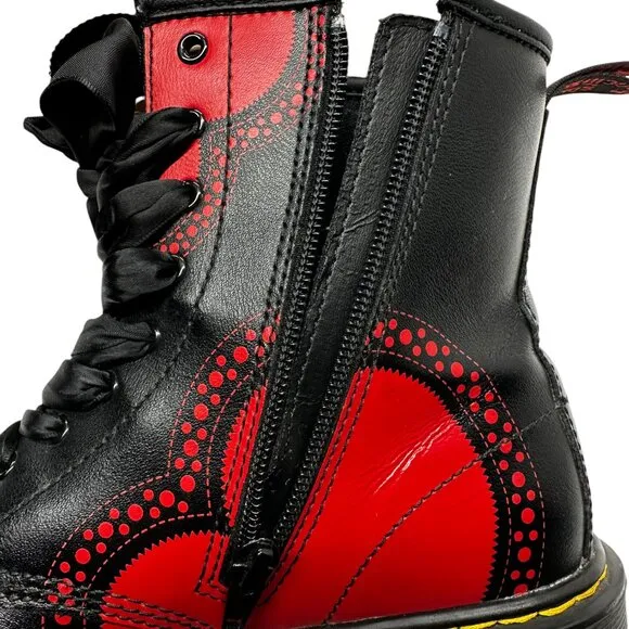 Dr Martens Delaney Heart Boots (6 Youth)