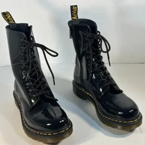 DR MARTENS LADIES SIZE 9 BOOTS