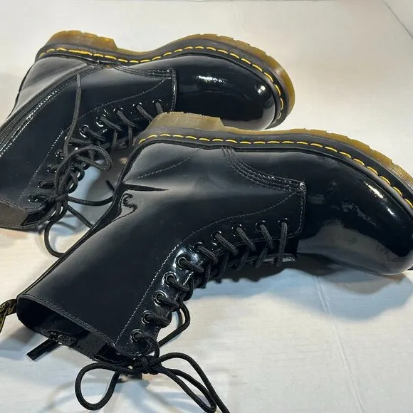 DR MARTENS LADIES SIZE 9 BOOTS