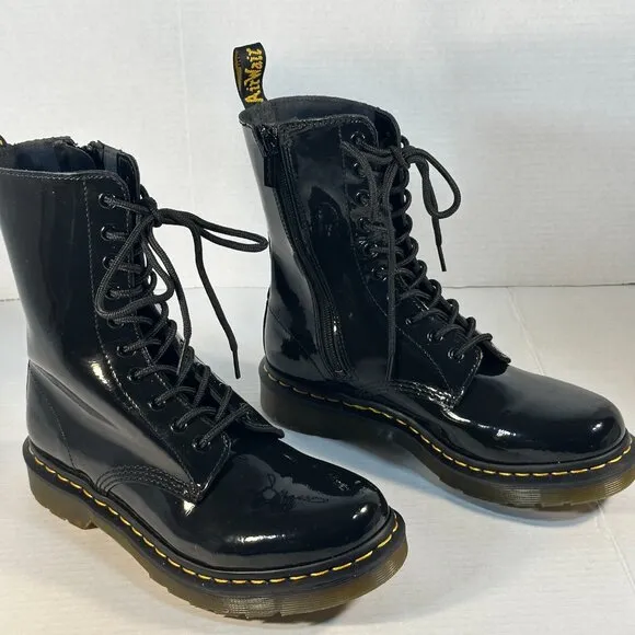 DR MARTENS LADIES SIZE 9 BOOTS