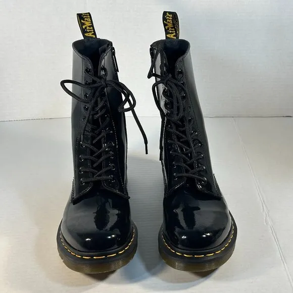 DR MARTENS LADIES SIZE 9 BOOTS