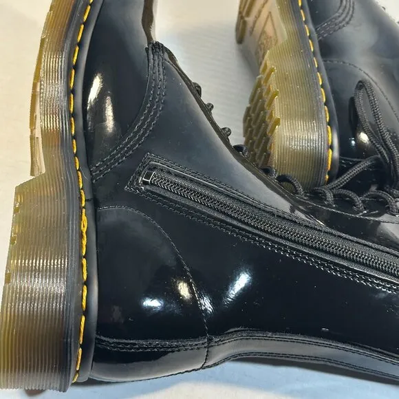 DR MARTENS LADIES SIZE 9 BOOTS