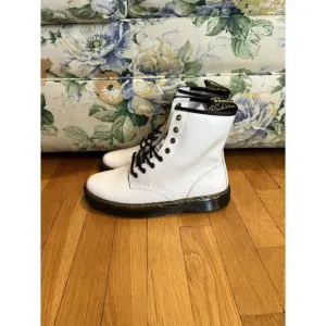 Dr. Martens Zavala Combat Boots White Lace Up Leather Ankle Womens 7 Mens 6