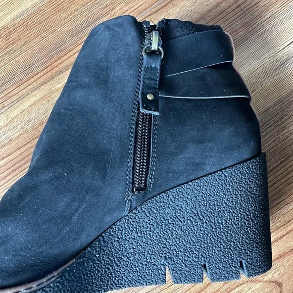 DR. SCHOLL’S | Black Wedge Ankle Boots