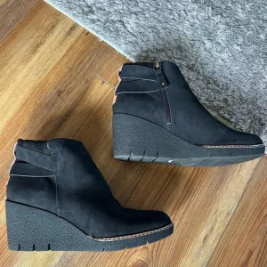 DR. SCHOLL’S | Black Wedge Ankle Boots