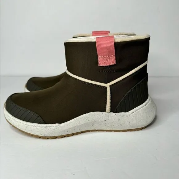 Dr. Scholl’s pull on ankle boots size 6.5 in olive