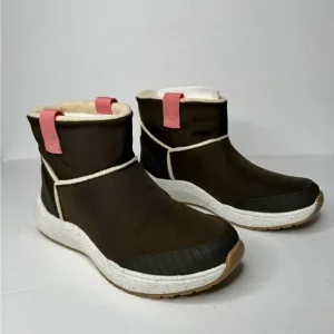 Dr. Scholl’s pull on ankle boots size 6.5 in olive