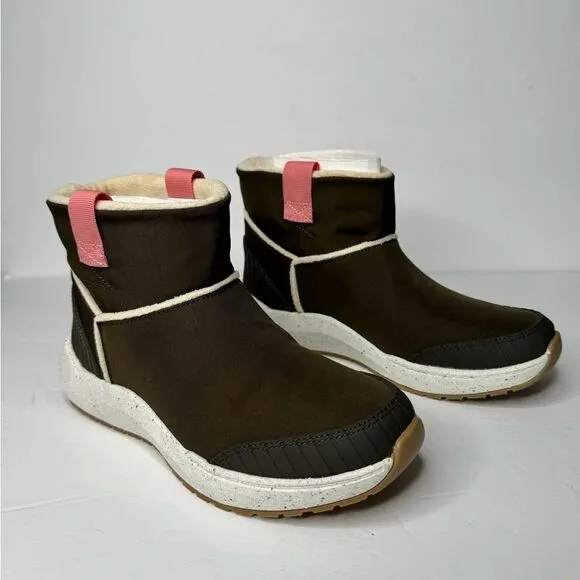 Dr. Scholl’s pull on ankle boots size 6.5 in olive