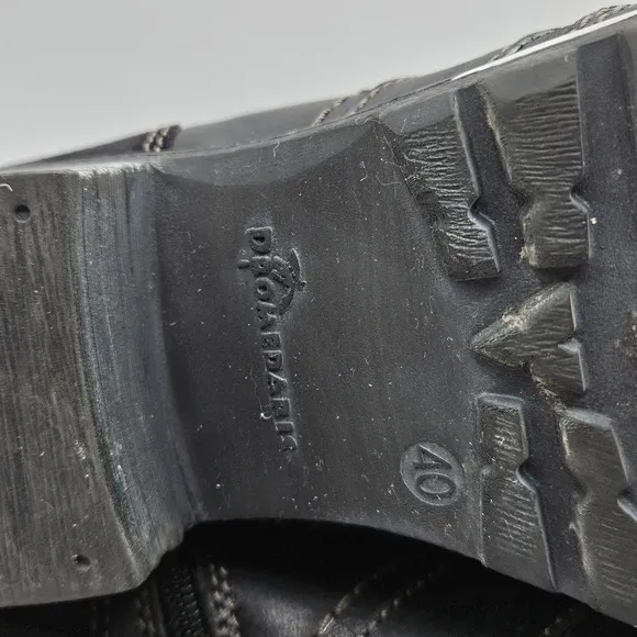 Dromedaris Leather Short Padded Lace-Up Boots Kara Black and Silver 40 / 9.5/10