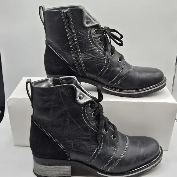 Dromedaris Leather Short Padded Lace-Up Boots Kara Black and Silver 40 / 9.5/10