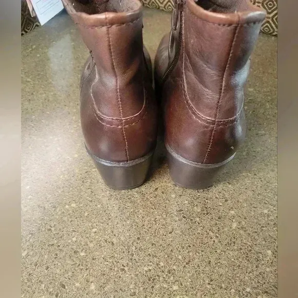 Earth Origins Brown leather low Boots sz 10w