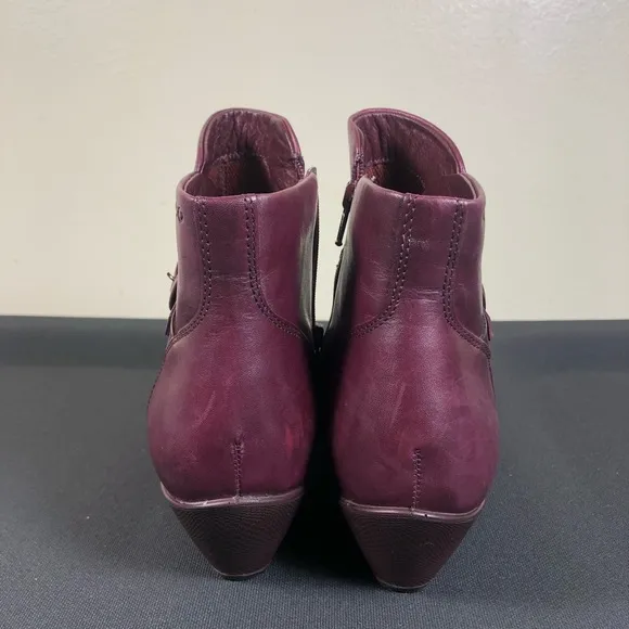 Ecco Ankle Boots.
