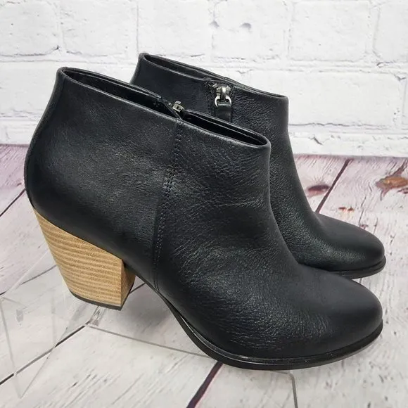 Ecco Women's Shape 55 Wester Ankle Hydromax Boots Size 10 Black Leather Booties