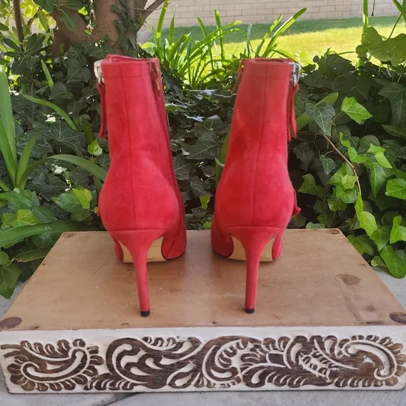 Edgy Nine West Red Suede Ankle Boots