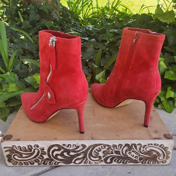 Edgy Nine West Red Suede Ankle Boots